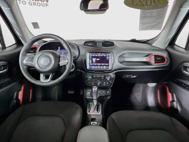 Used 2023 Jeep Renegade Trailhawk AWD/4WD image 24