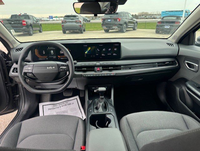 Used 2025 Kia K4 LXS image 28