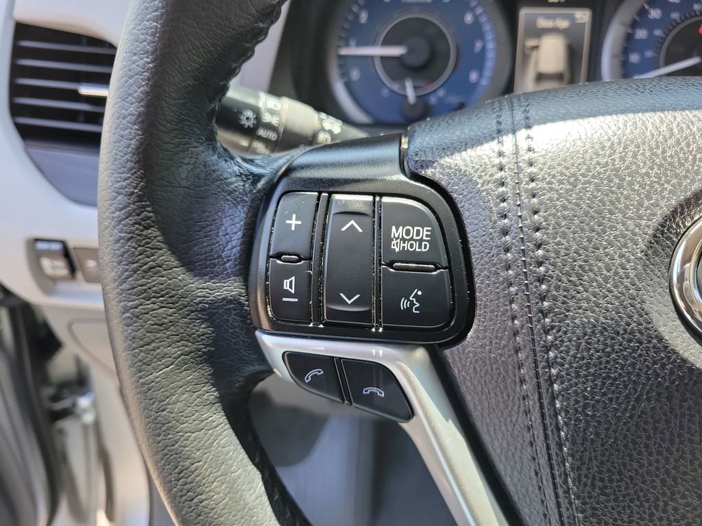 Used 2020 Toyota Sienna XLE w/ XLE Navigation Package FWD image 27