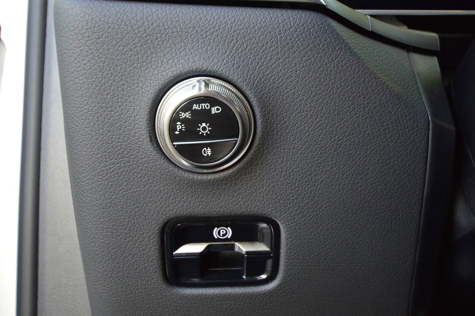 Used 2025 Mercedes-Benz GLC 43 AMG 4MATIC image 37