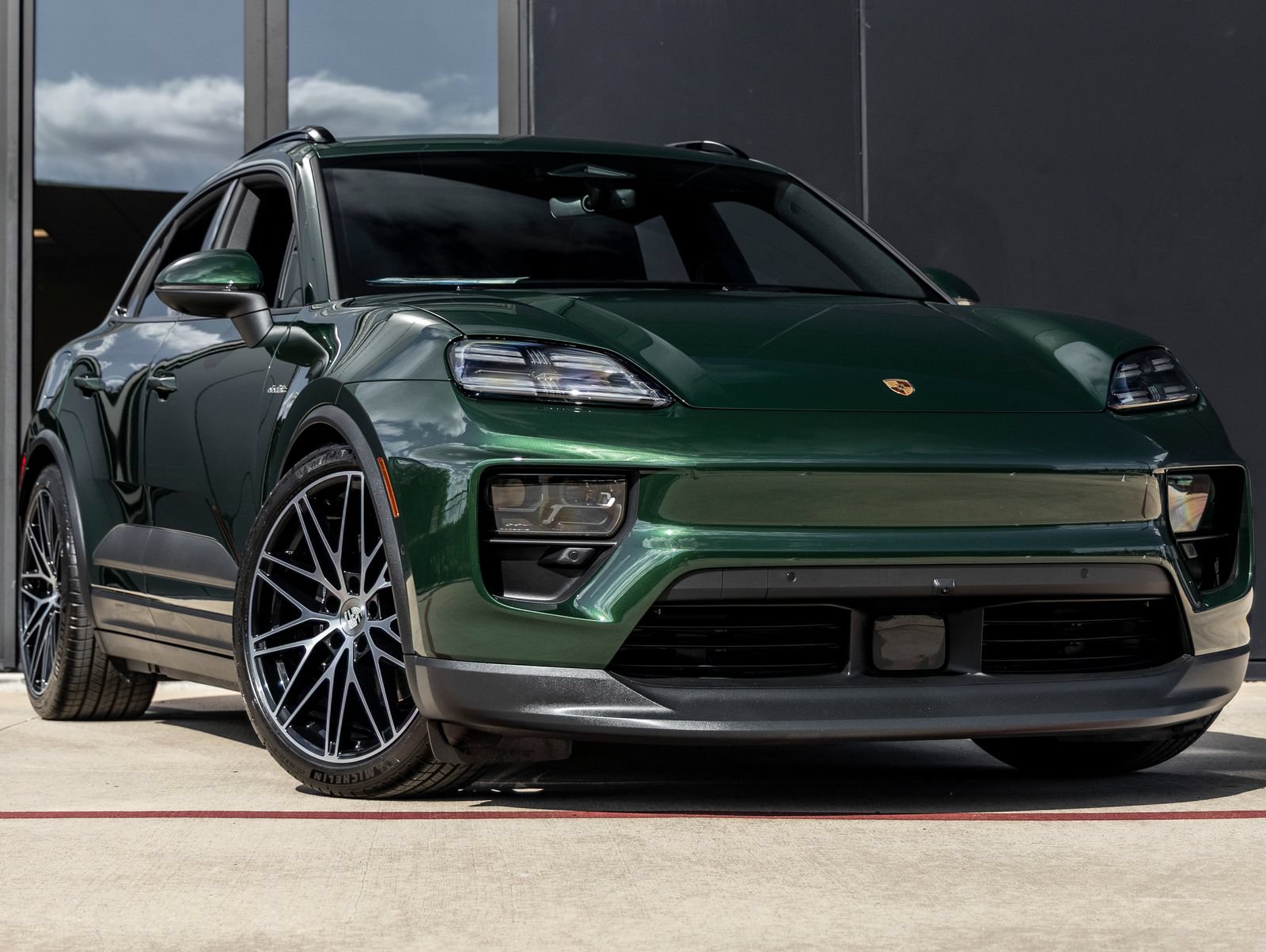 Certified 2025 Porsche Macan Electric RWD image 6