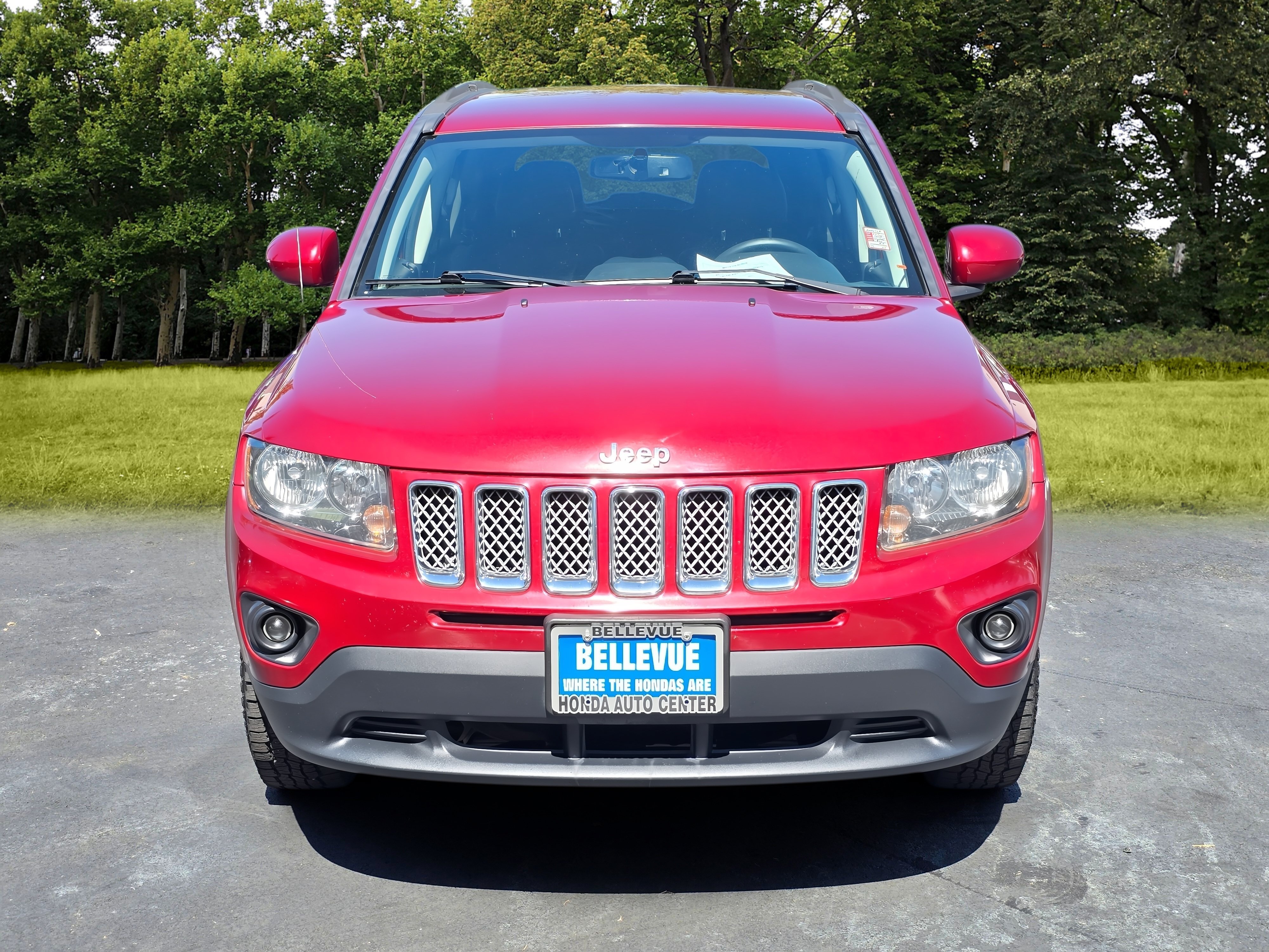 Used 2017 Jeep Compass Latitude FWD image 2