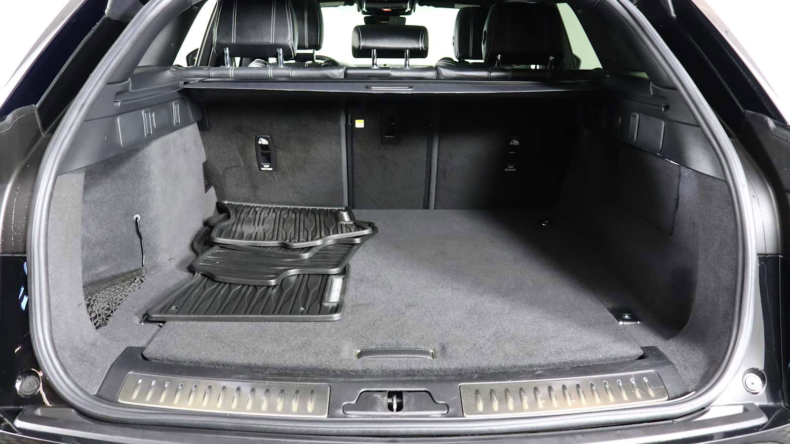 Used 2022 Land Rover Range Rover Velar R-Dynamic S image 27