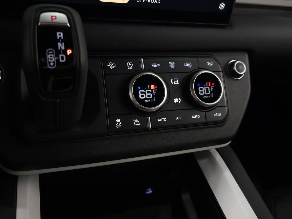 Used 2025 Land Rover Defender 110 S image 32