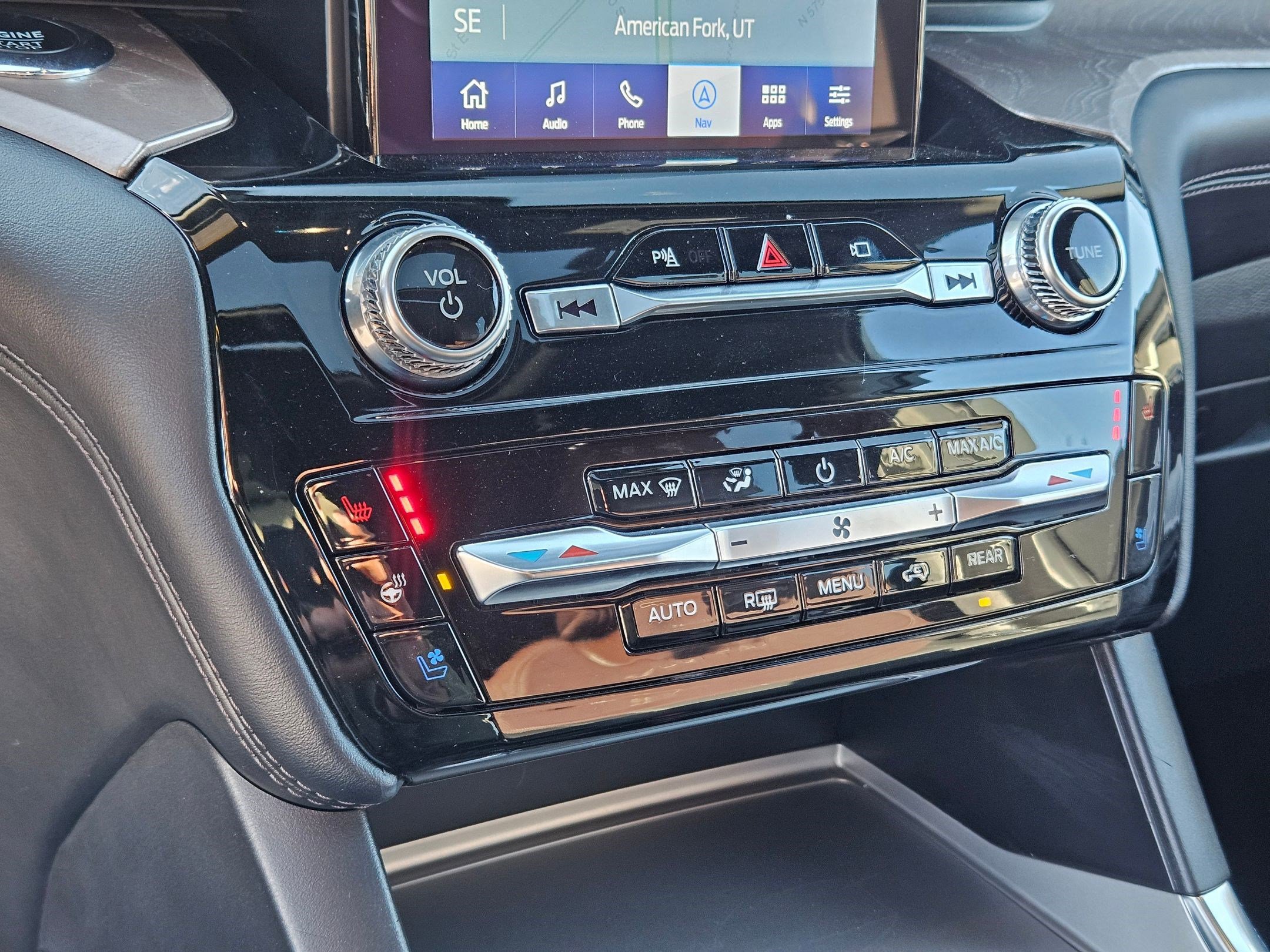 Used 2023 Ford Explorer Platinum w/ Technology Package image 29