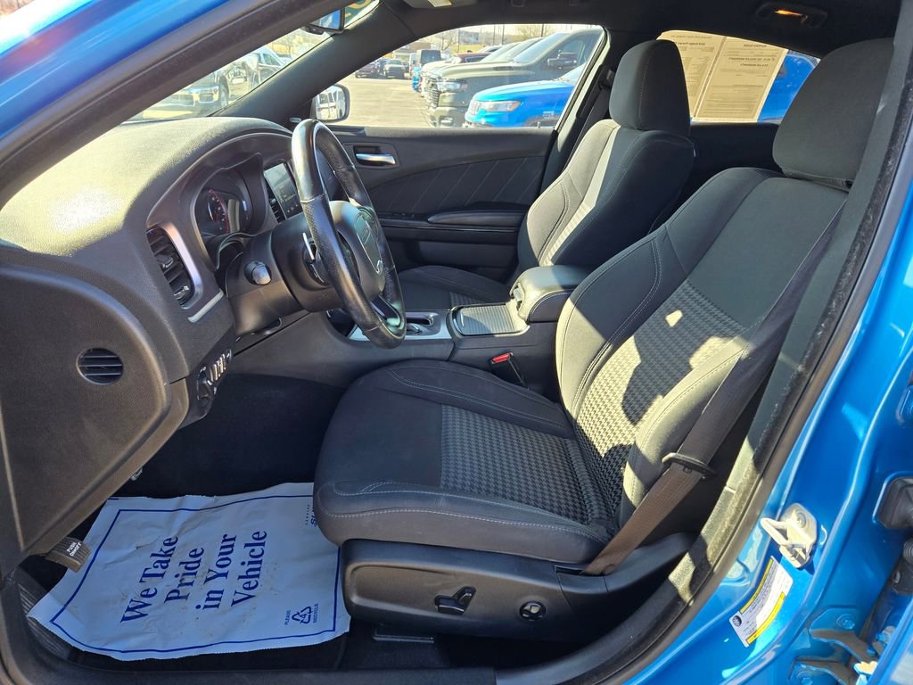 Used 2019 Dodge Charger SXT w/ Blacktop Package image 16