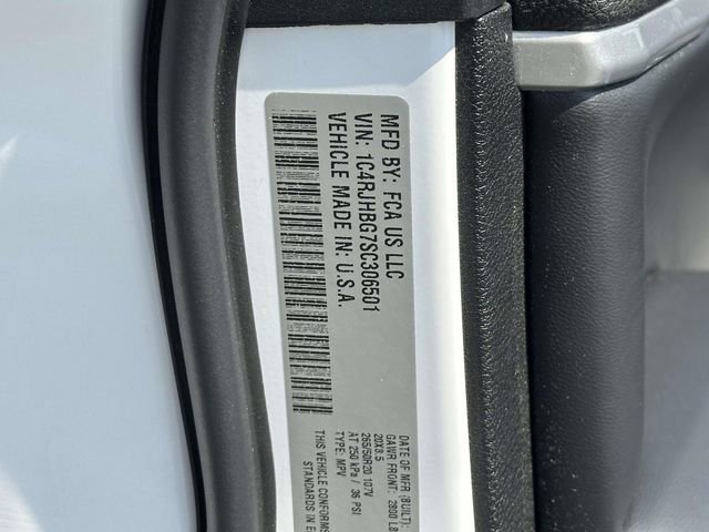 Used 2025 Jeep Grand Cherokee Limited w/ Black Appearance Package image 12