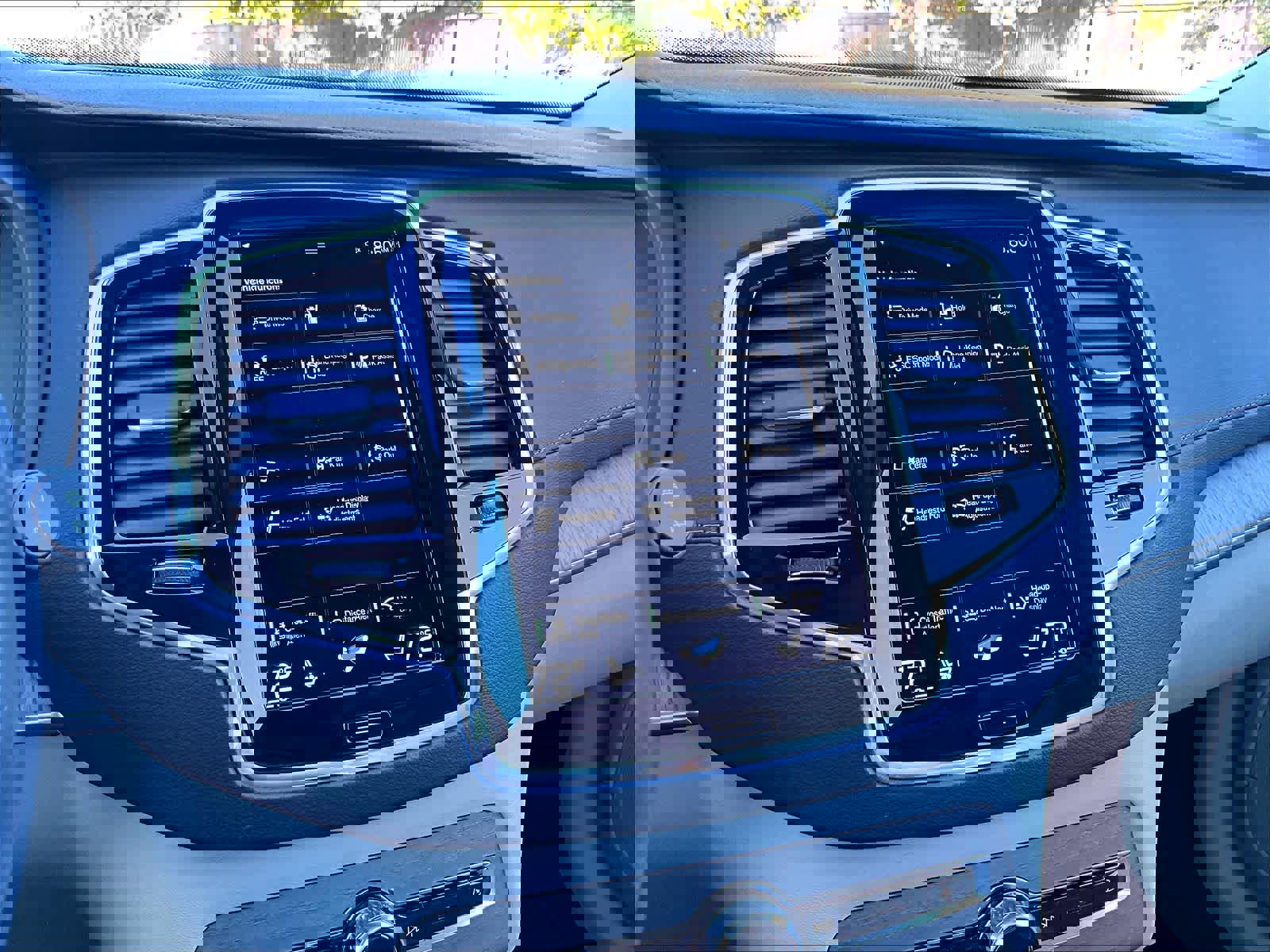 Used 2022 Volvo XC90 T8 Inscription w/ Advanced Package image 39