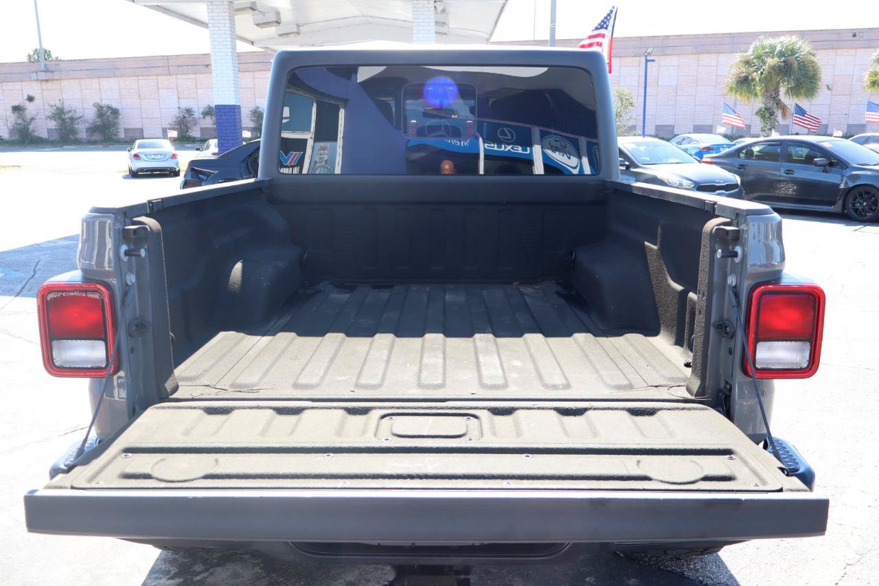 Used 2021 Jeep Gladiator Overland w/ Trailer Tow Package AWD/4WD image 11