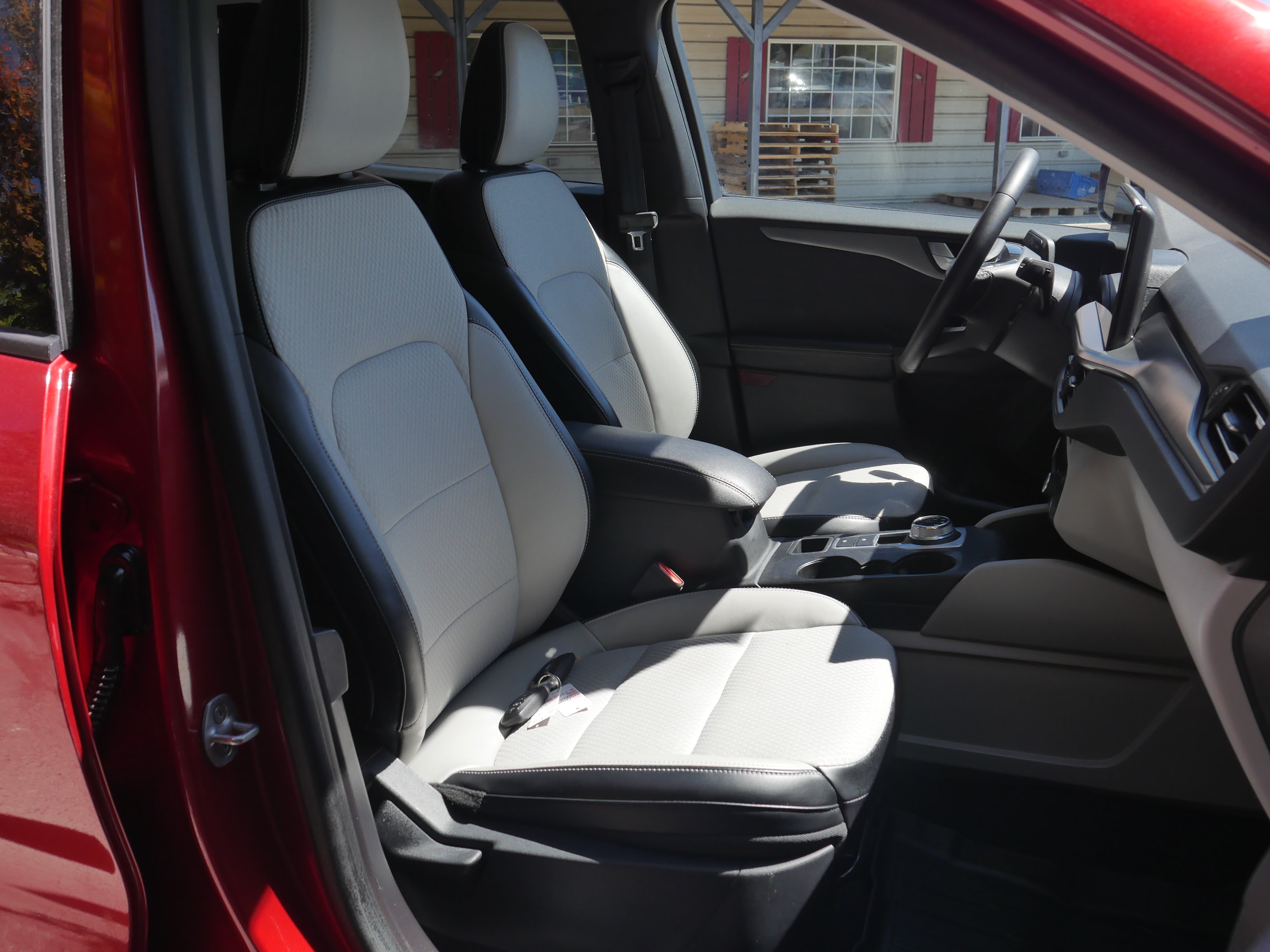 Certified 2024 Ford Escape SE FWD image 25