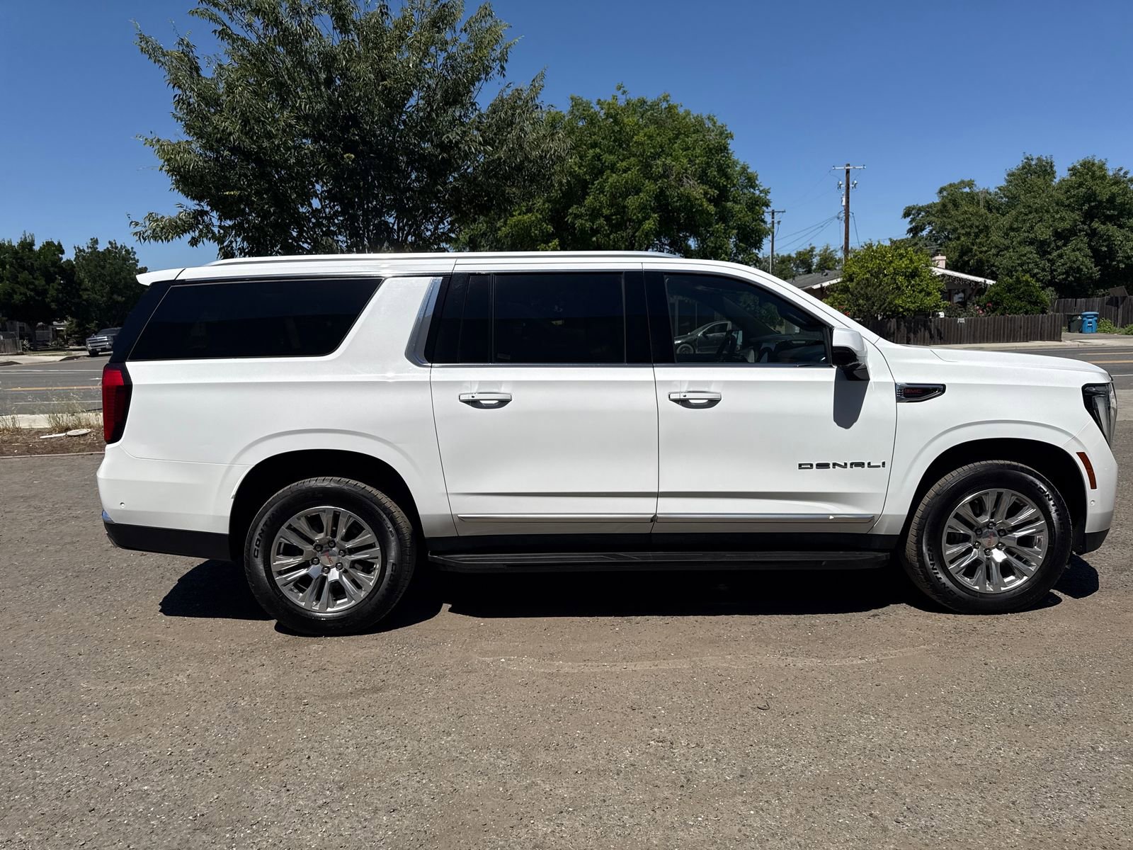 Used 2025 GMC Yukon XL Denali AWD/4WD image 6