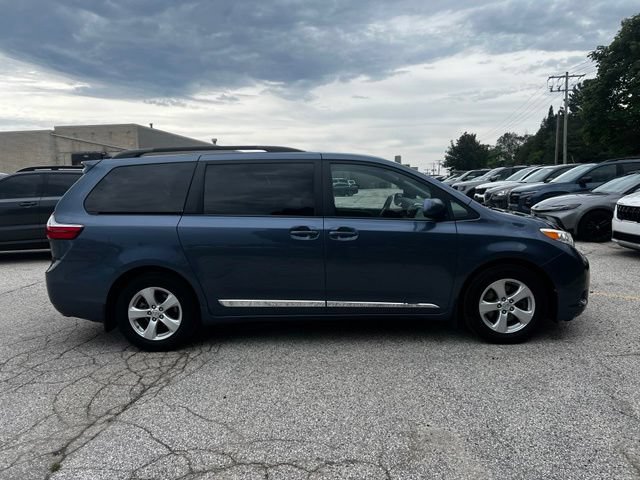 Used 2015 Toyota Sienna LE FWD image 4