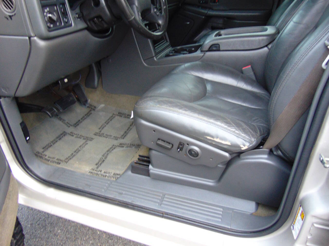 Used 2004 Chevrolet Silverado 2500 LT w/ Heavy-Duty Power Package image 5