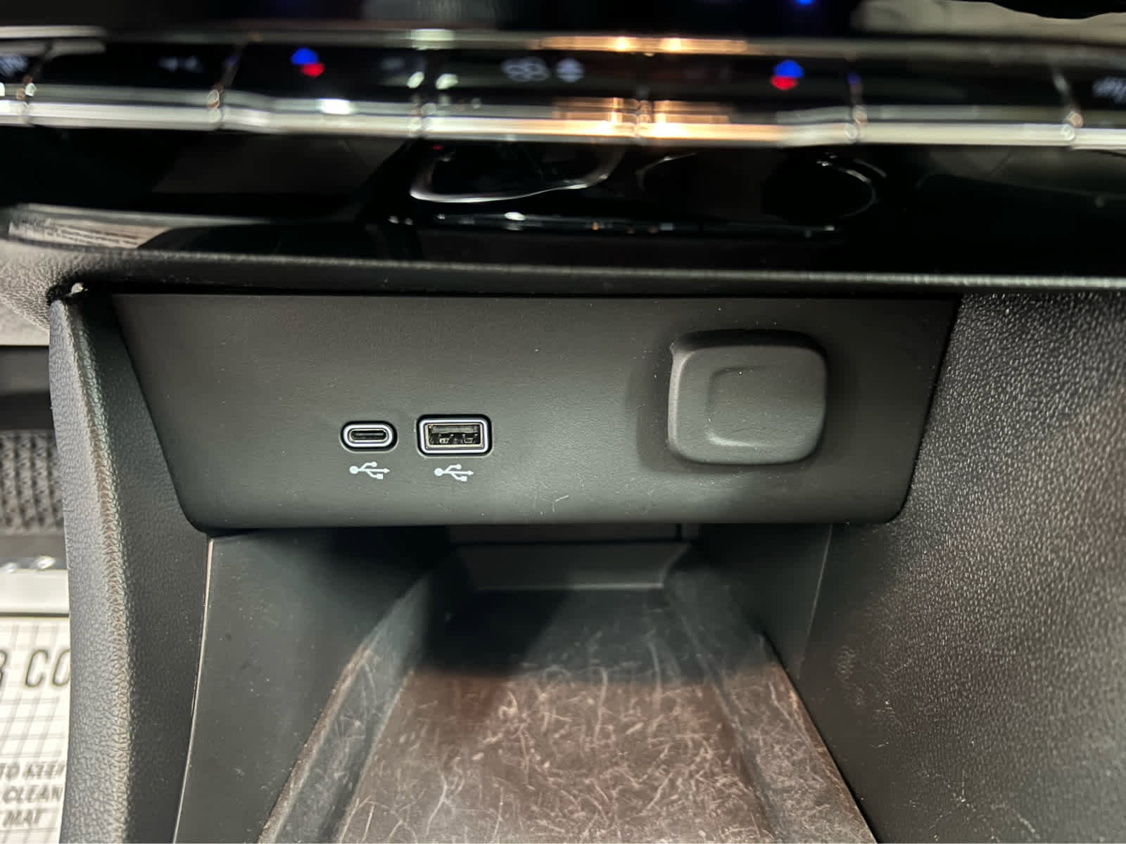 Used 2024 Buick Encore GX Avenir w/ Avenir Convenience Package image 31