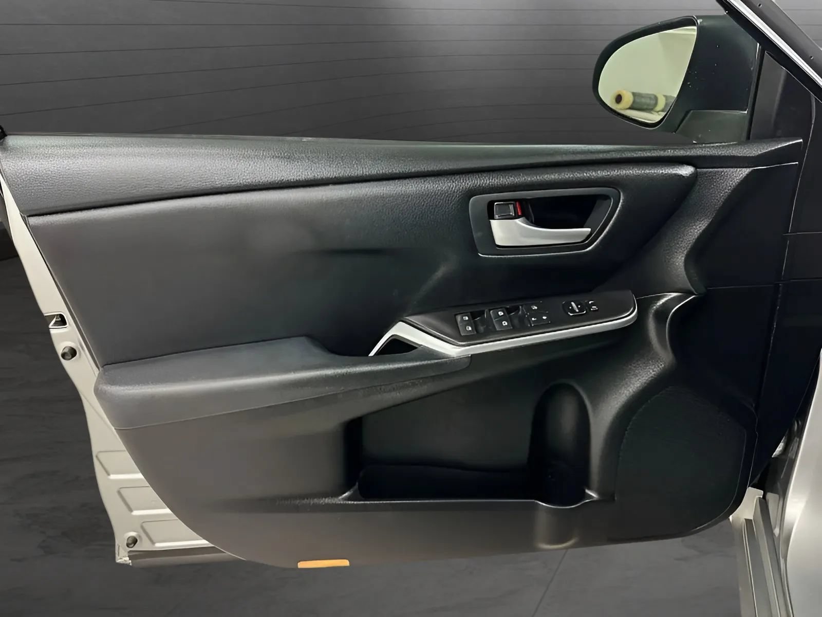 Used 2017 Toyota Camry SE FWD image 9