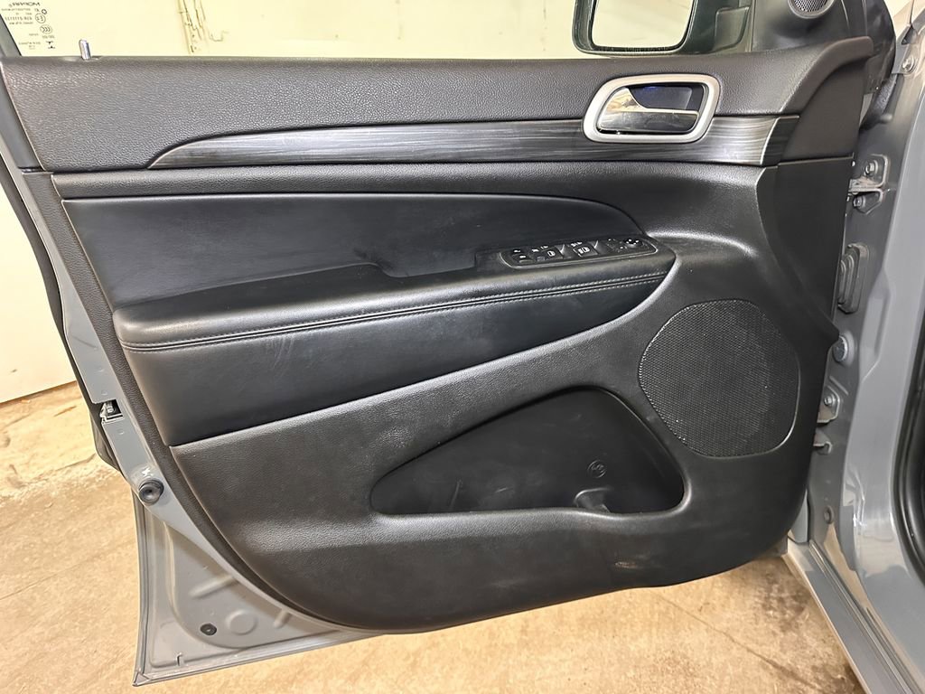 Used 2019 Jeep Grand Cherokee Altitude image 23