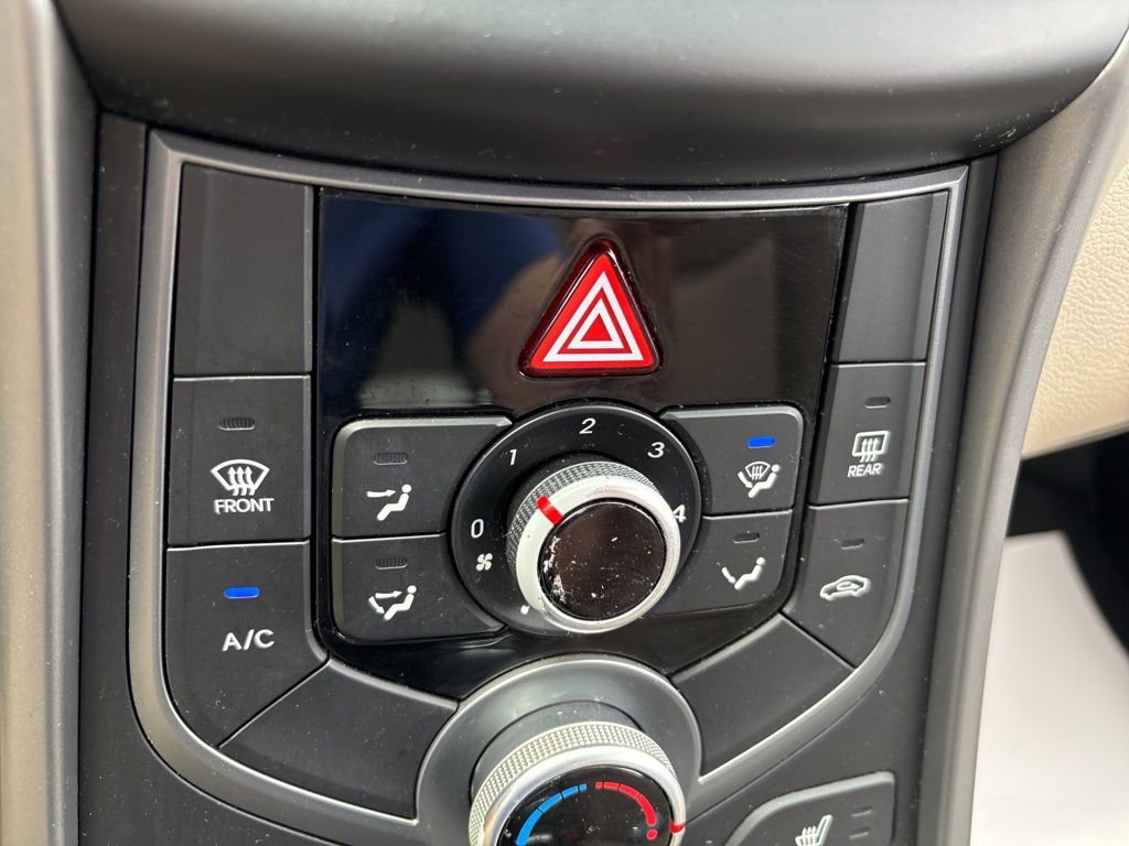 Used 2014 Hyundai Elantra SE w/ Option Group 02 FWD image 16