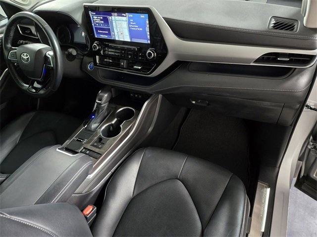 Used 2021 Toyota Highlander Platinum image 24