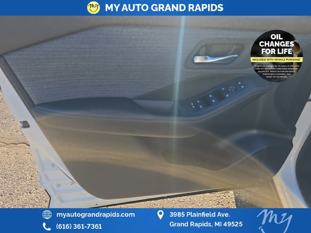 Used 2023 Nissan Rogue SV AWD/4WD image 10