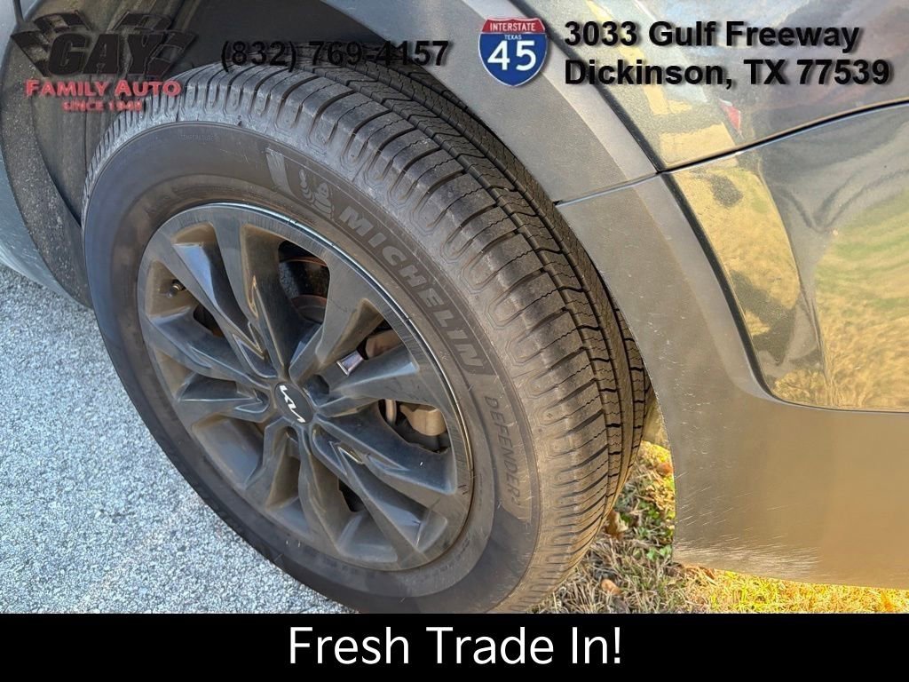 Certified 2022 Kia Telluride LX image 6