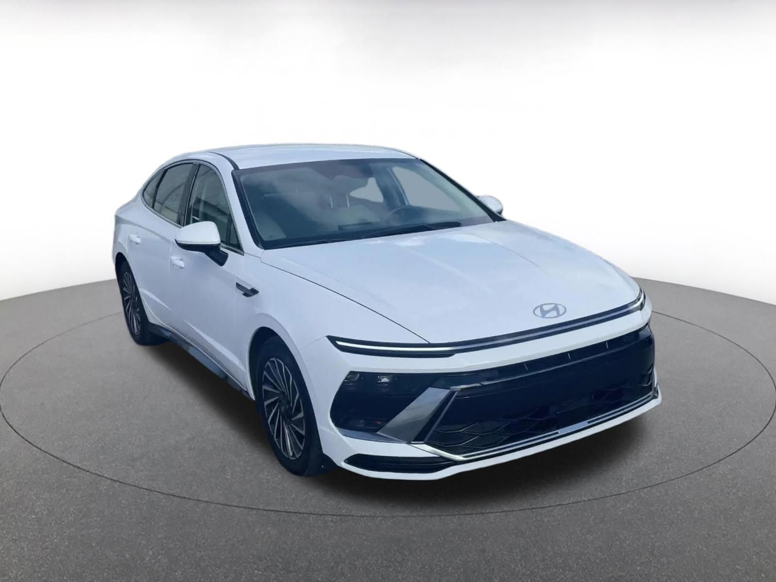 Used 2025 Hyundai Sonata SEL FWD image 2