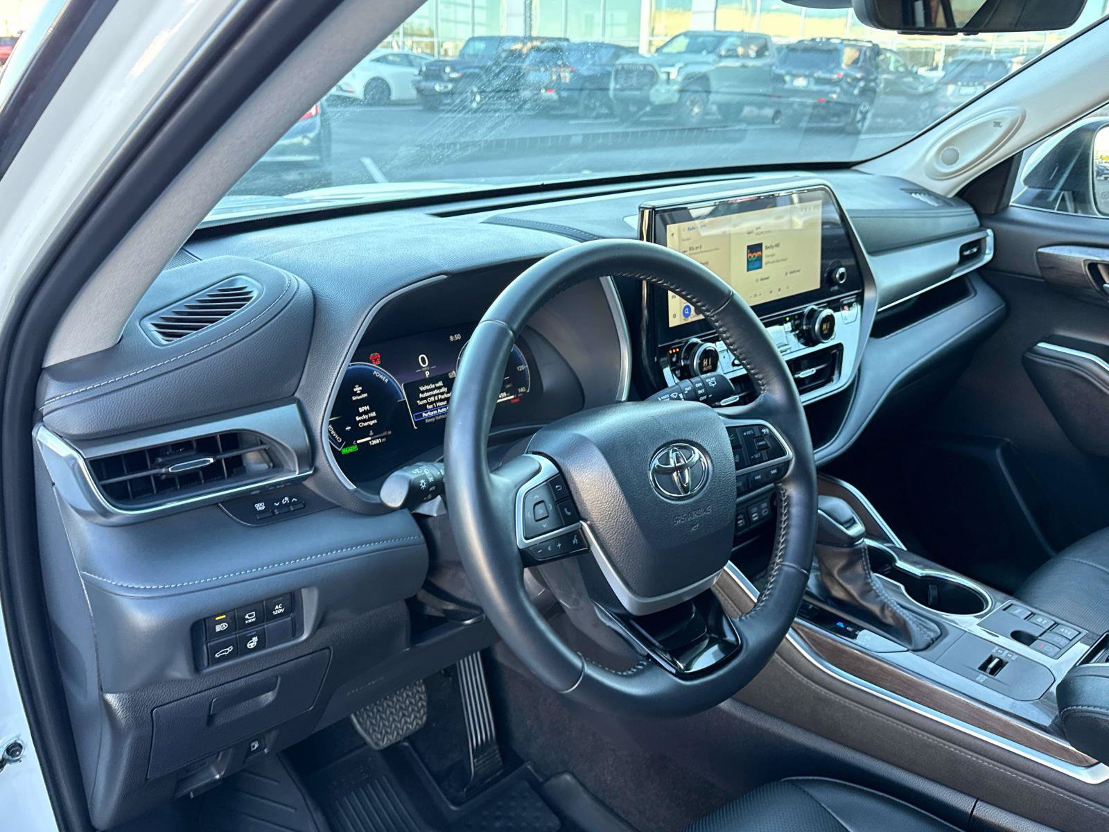Used 2026 Toyota Highlander Limited AWD/4WD image 11
