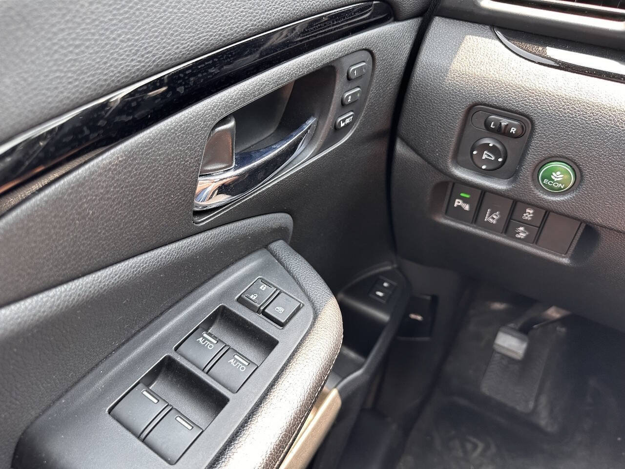 Used 2017 Honda Pilot Touring image 22