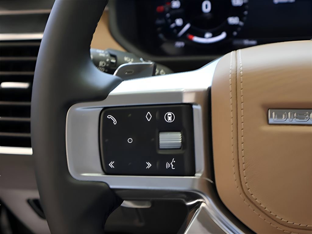 Certified 2025 Land Rover Discovery Metropolitan Edition image 64