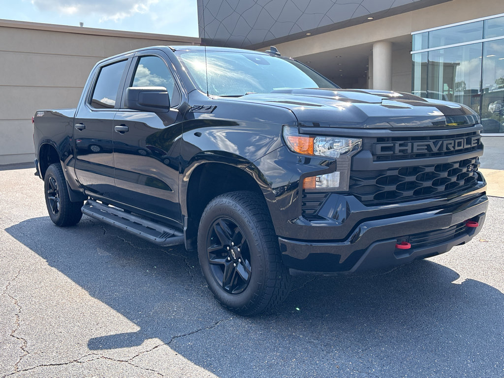 Used 2023 Chevrolet Silverado 1500 Custom Trail Boss w/ LPO, Dark Essentials Package AWD/4WD image 3
