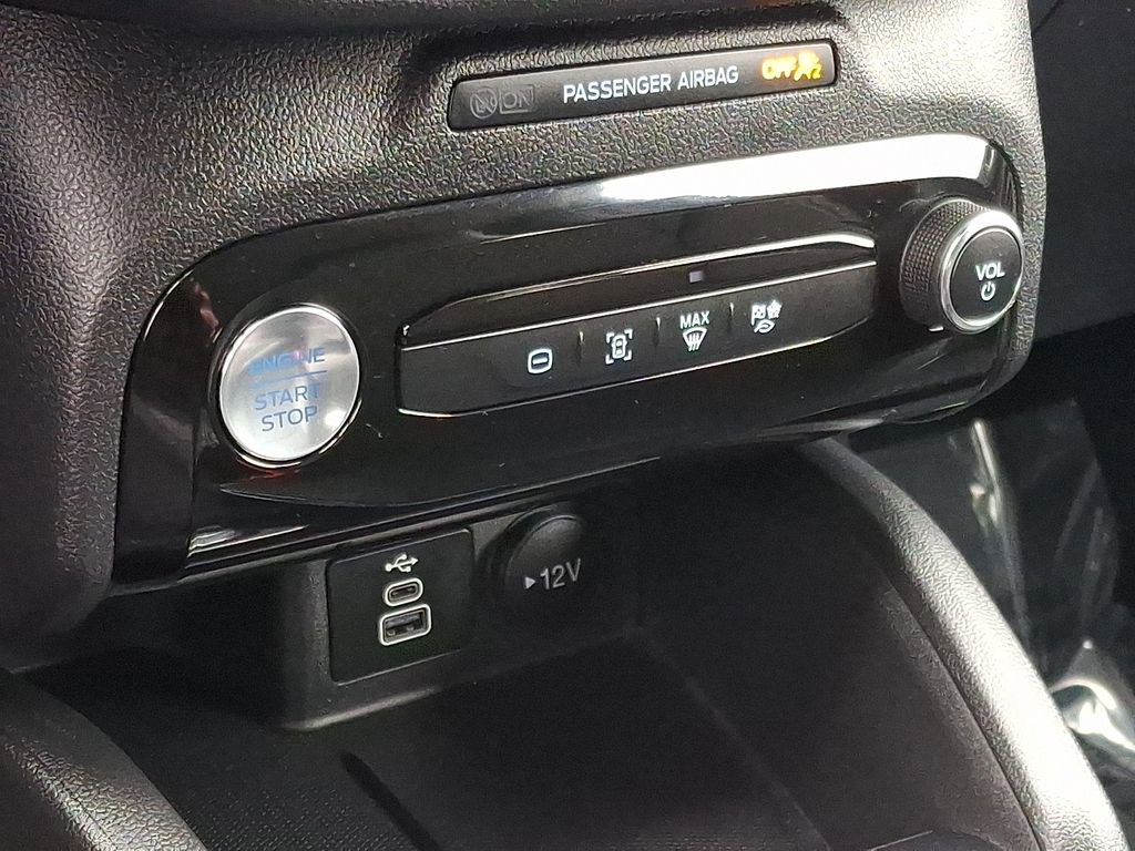 Used 2025 Ford Escape SE image 16