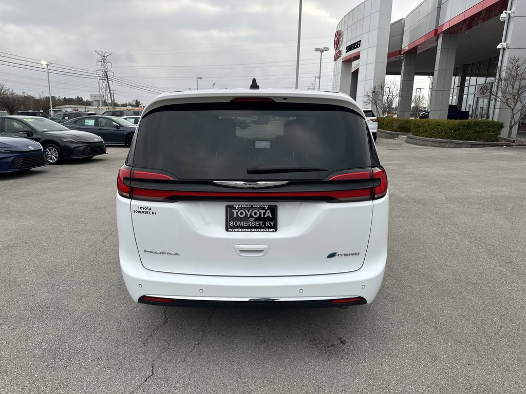 Used 2023 Chrysler Pacifica Touring-L FWD image 6