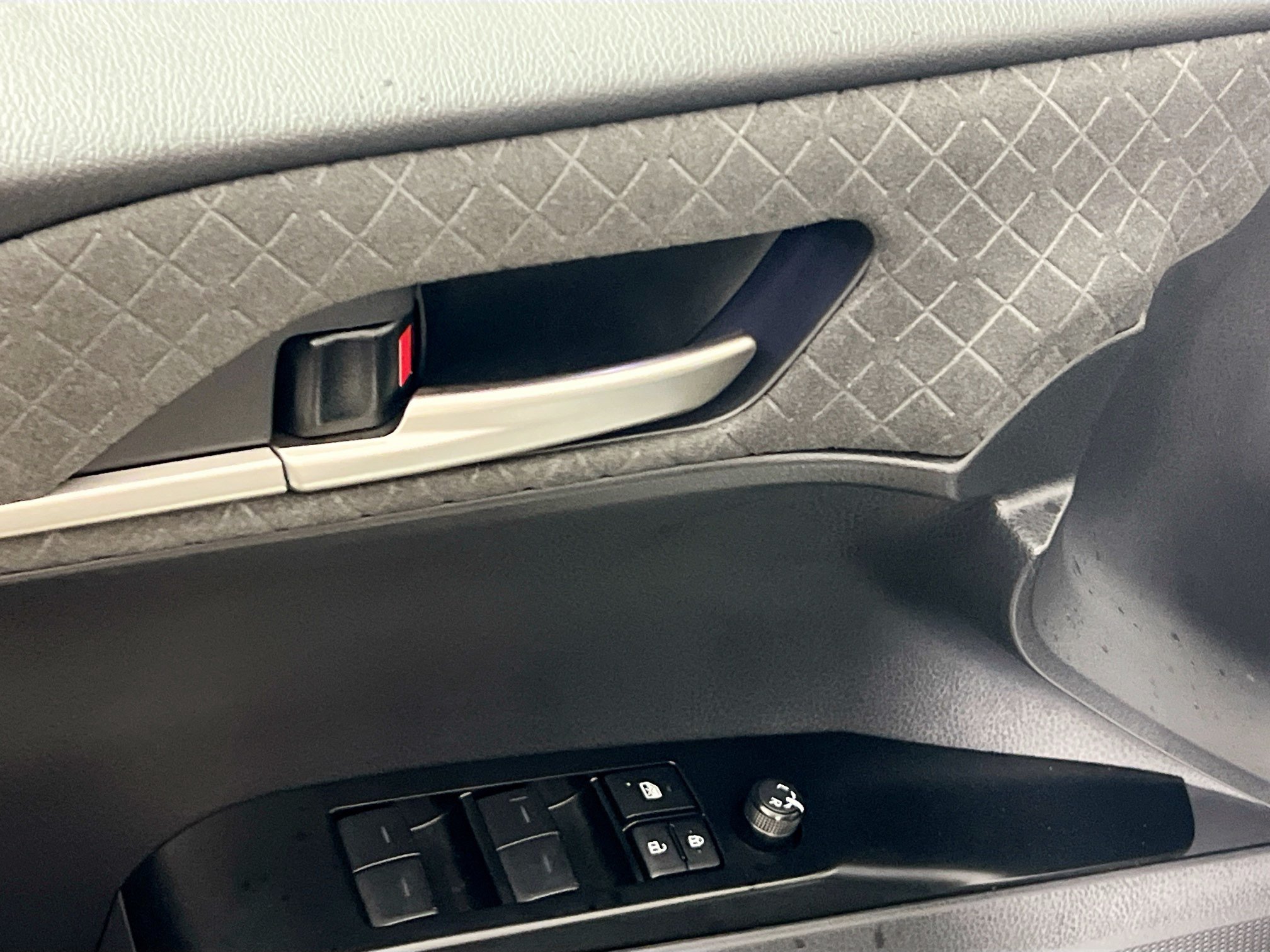 Used 2025 Toyota Camry XLE FWD image 16