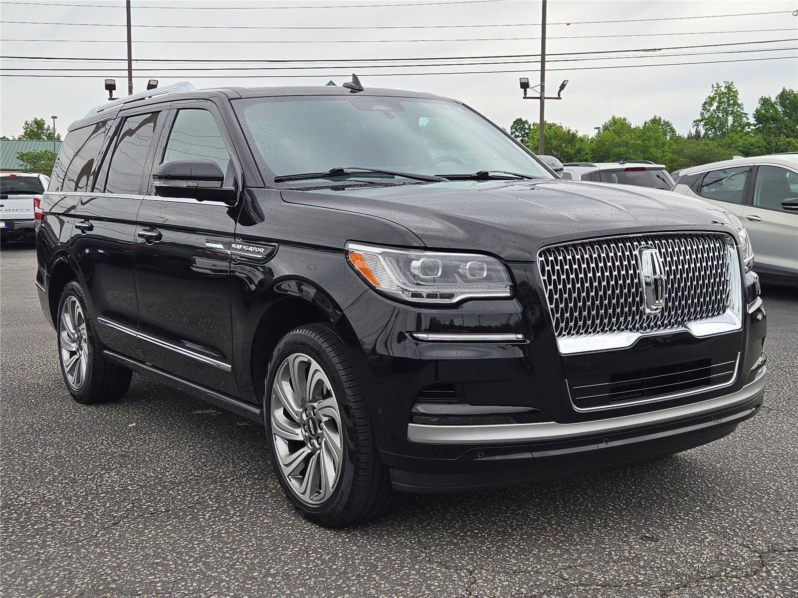 Used 2024 Lincoln Navigator Premiere AWD/4WD image 4