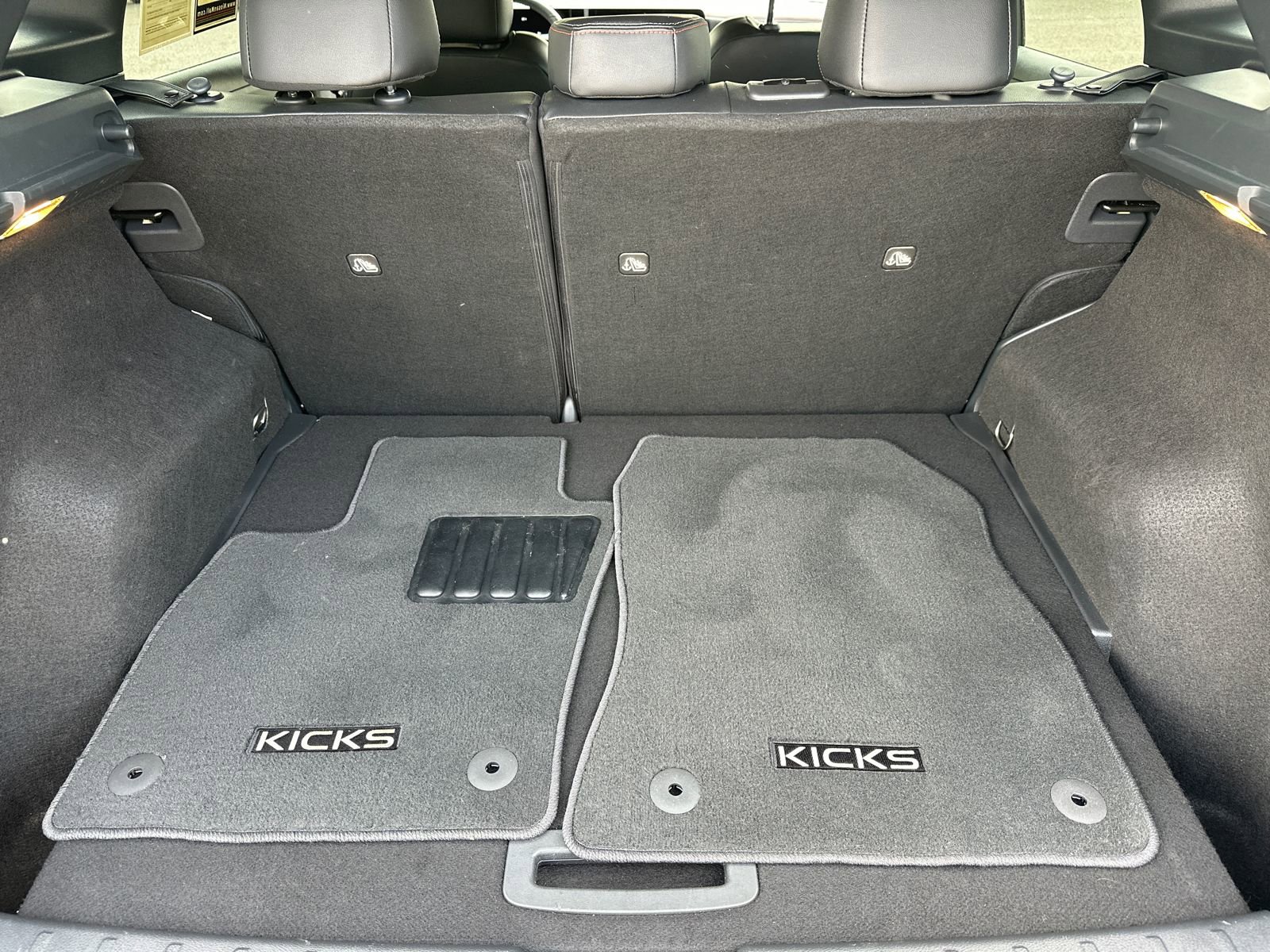 Used 2025 Nissan Kicks SR FWD image 16