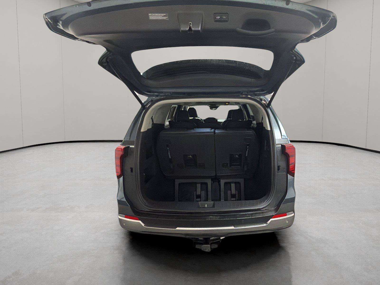 Used 2025 Kia Carnival SX FWD image 12