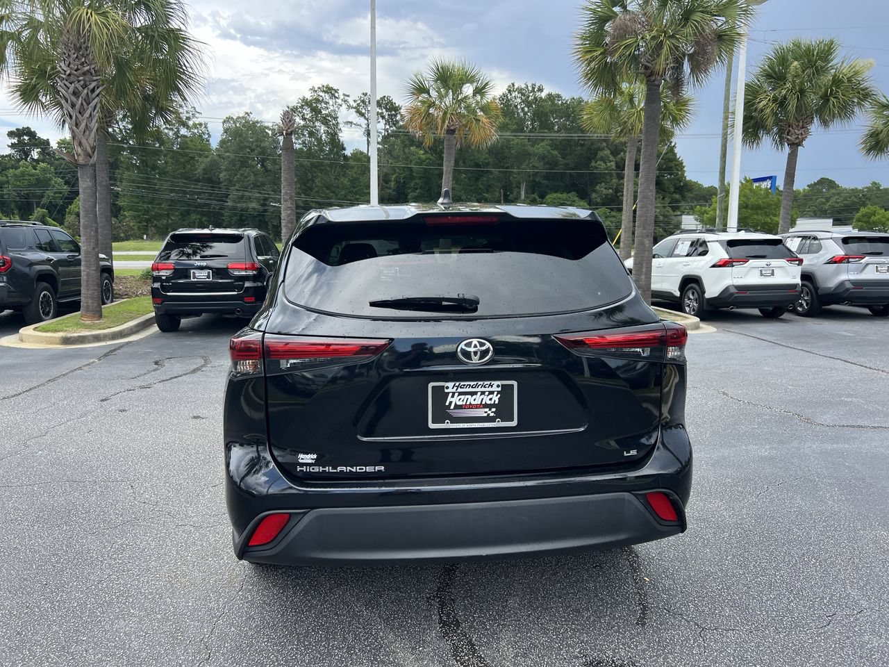 Used 2024 Toyota Highlander LE FWD image 9