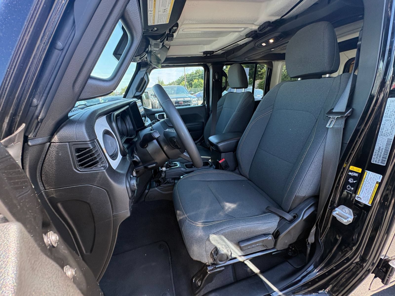 Used 2025 Jeep Wrangler Unlimited Sport AWD/4WD image 35