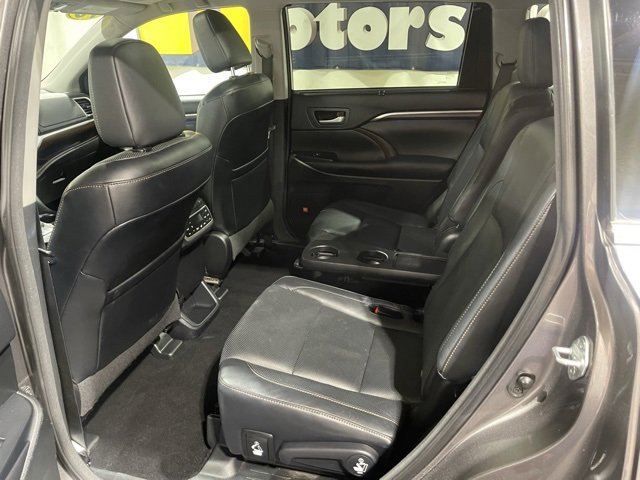 Used 2016 Toyota Highlander Limited image 23