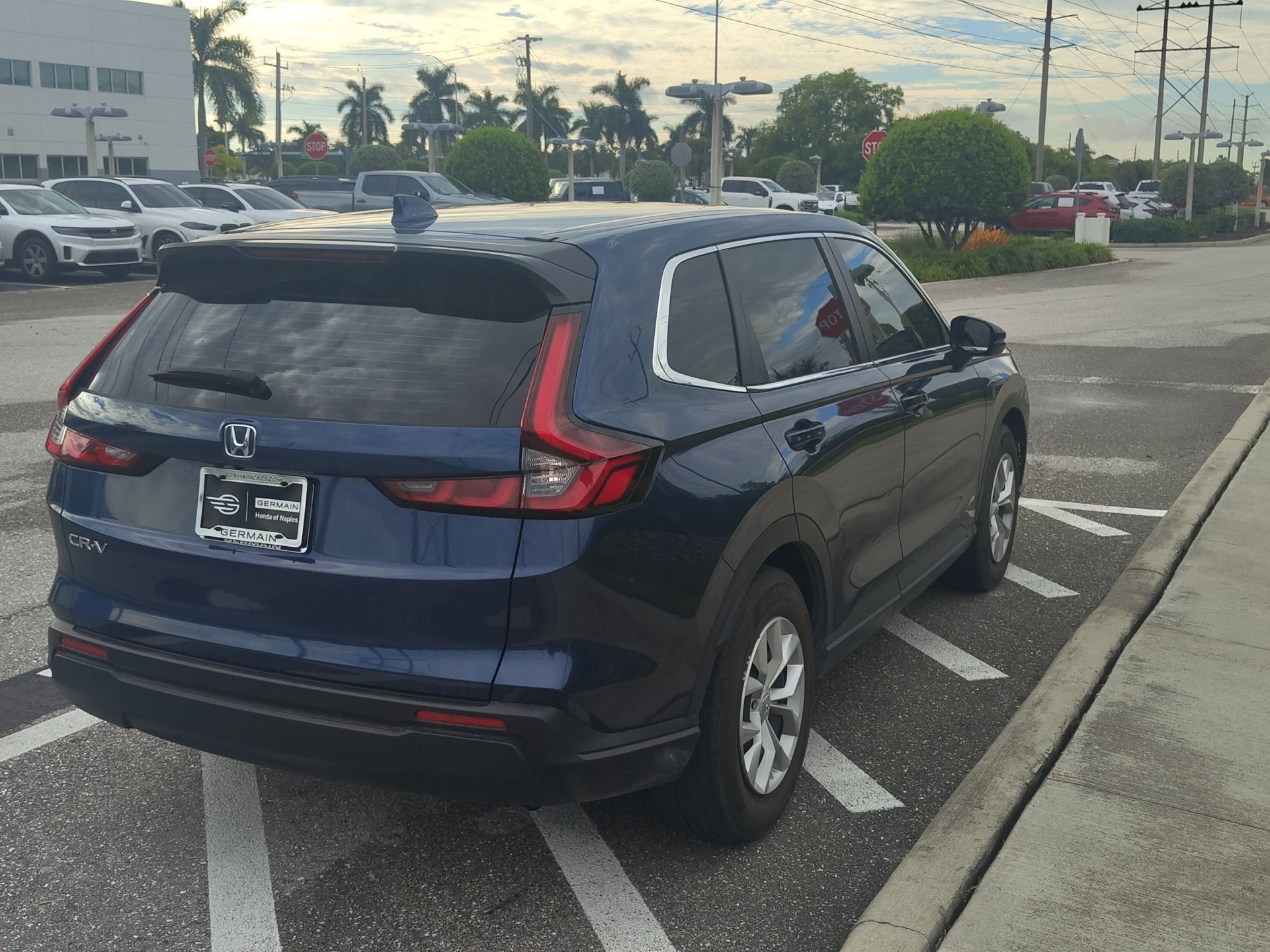 Used 2023 Honda CR-V LX image 9