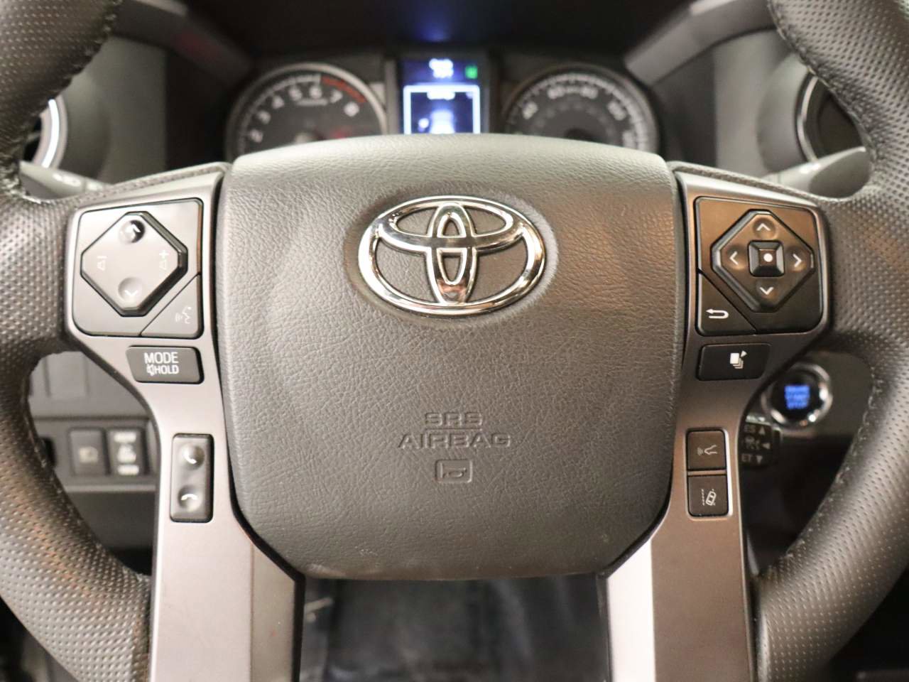 Used 2022 Toyota Tacoma TRD Off-Road image 12