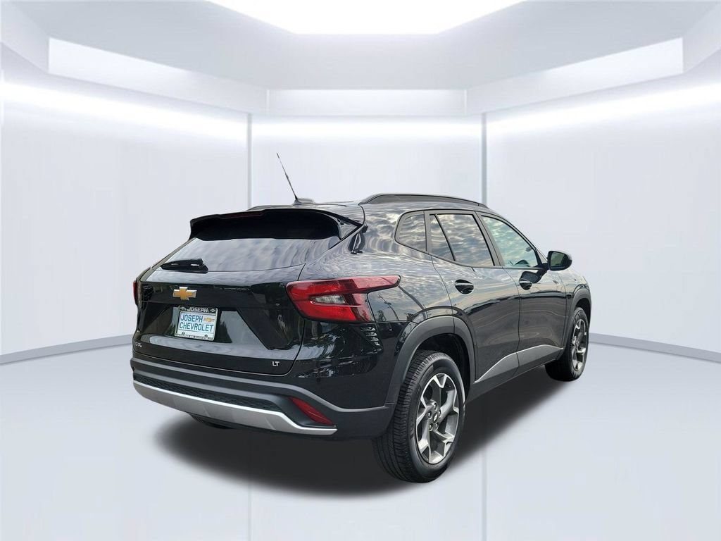 Used 2025 Chevrolet Trax LT FWD image 5