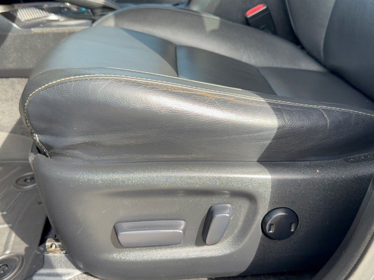 Used 2015 Toyota RAV4 Limited w/ Technology Package FWD image 16