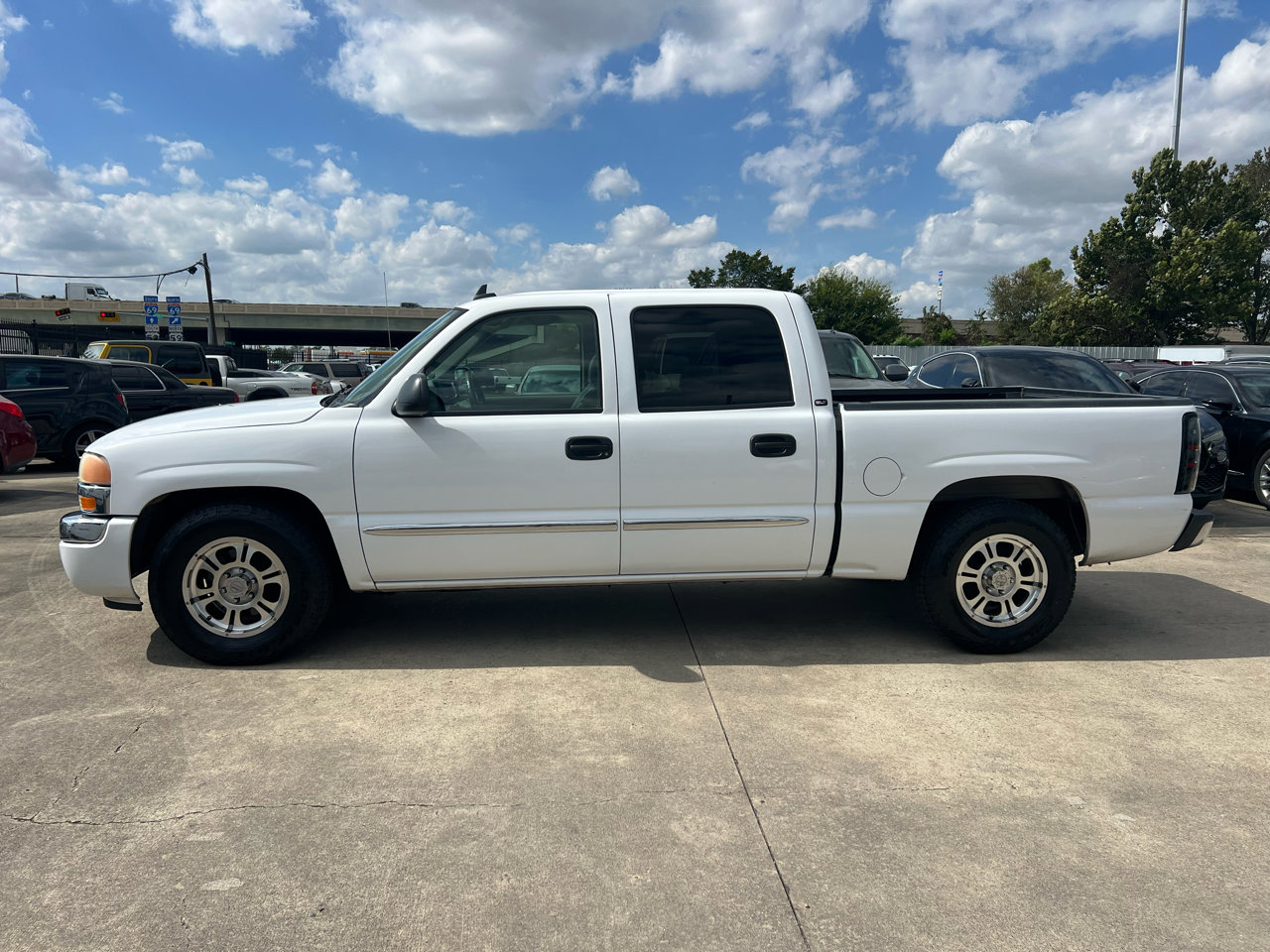 Used 2006 GMC Sierra 1500 SLT w/ Onstar Plus Package image 3