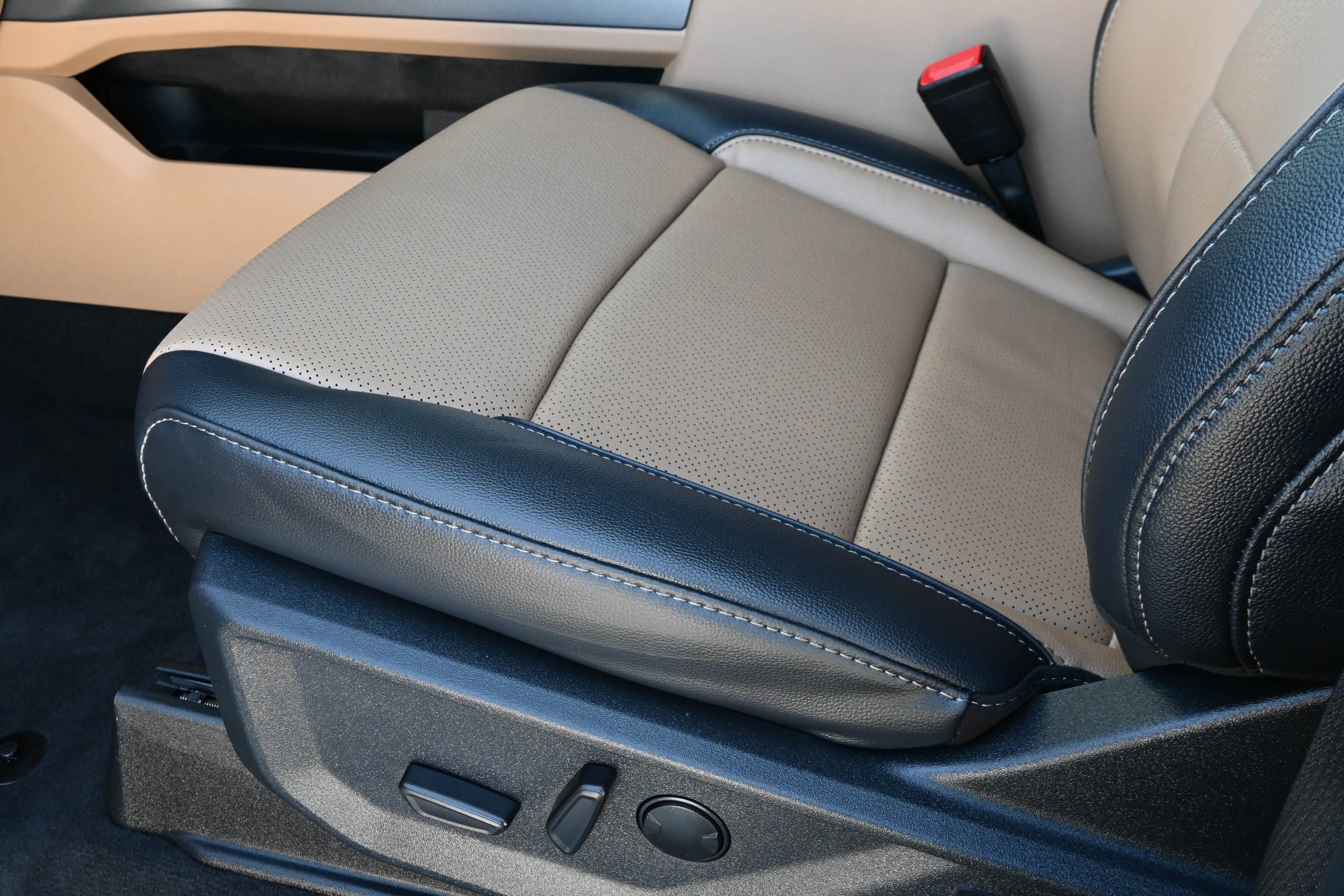 Used 2026 Ford F450 Lariat image 15