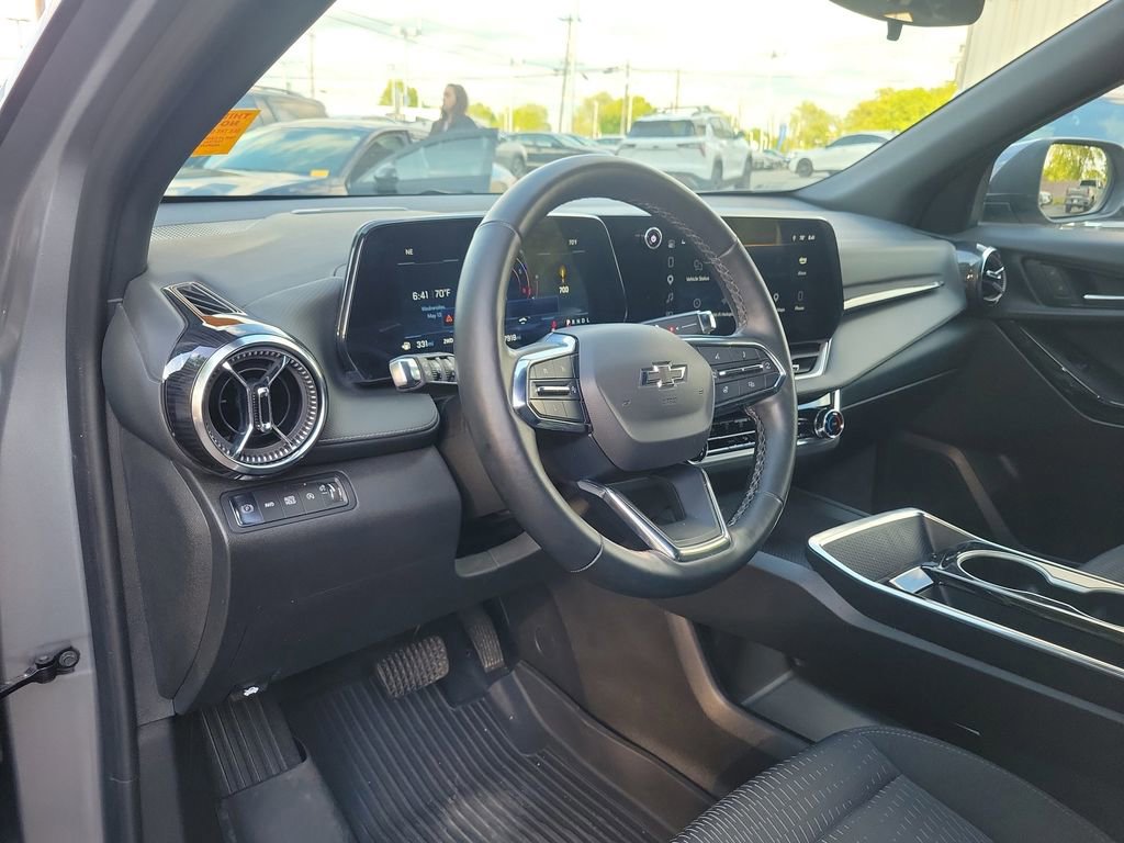 Used 2025 Chevrolet Equinox LT w/ Midnight Edition AWD/4WD image 18