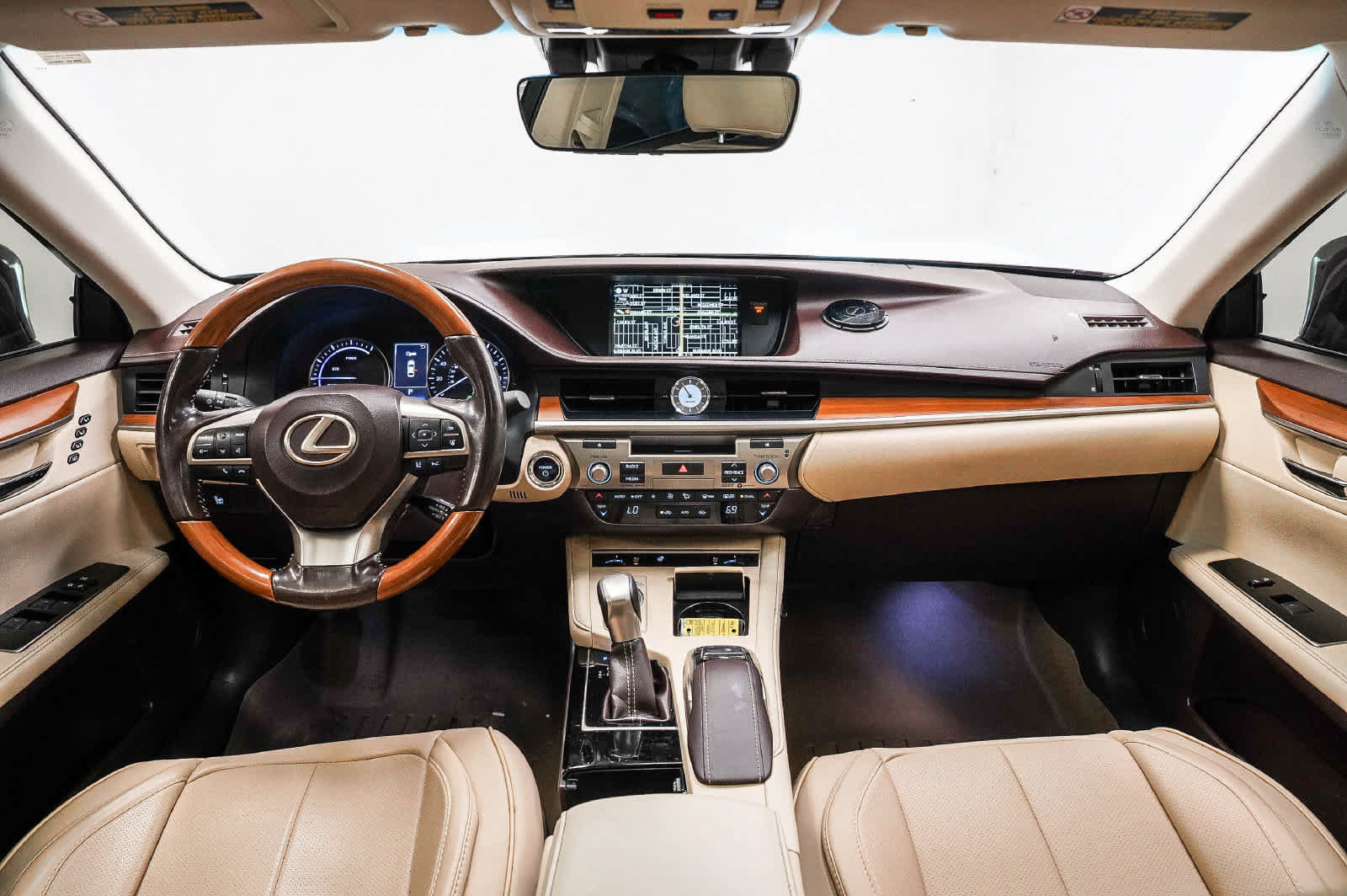 Used 2017 Lexus ES 300h w/ Navigation System Package FWD image 12