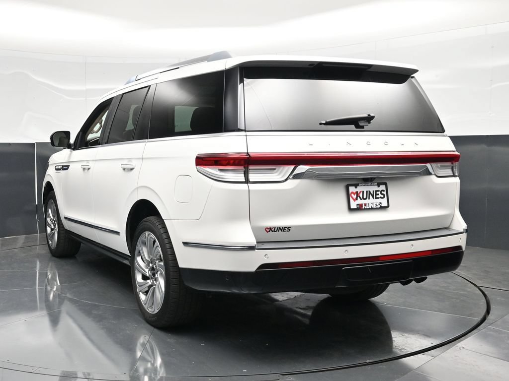 Used 2024 Lincoln Navigator Premiere AWD/4WD image 10