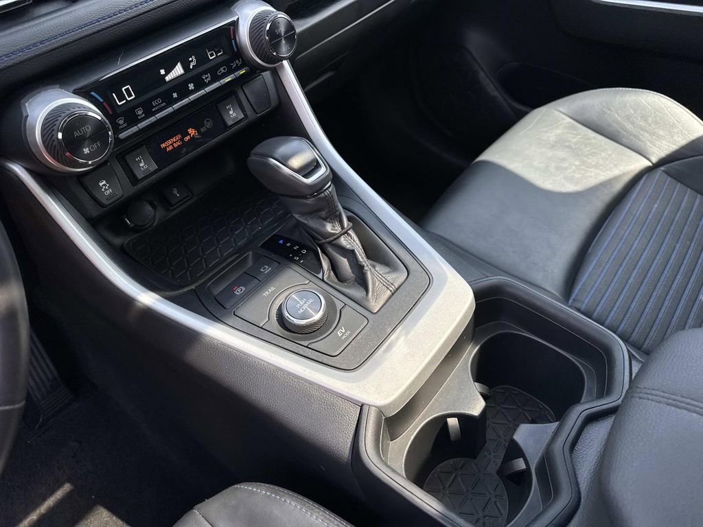 Used 2020 Toyota RAV4 XSE w/ Carpet Mat Package image 28