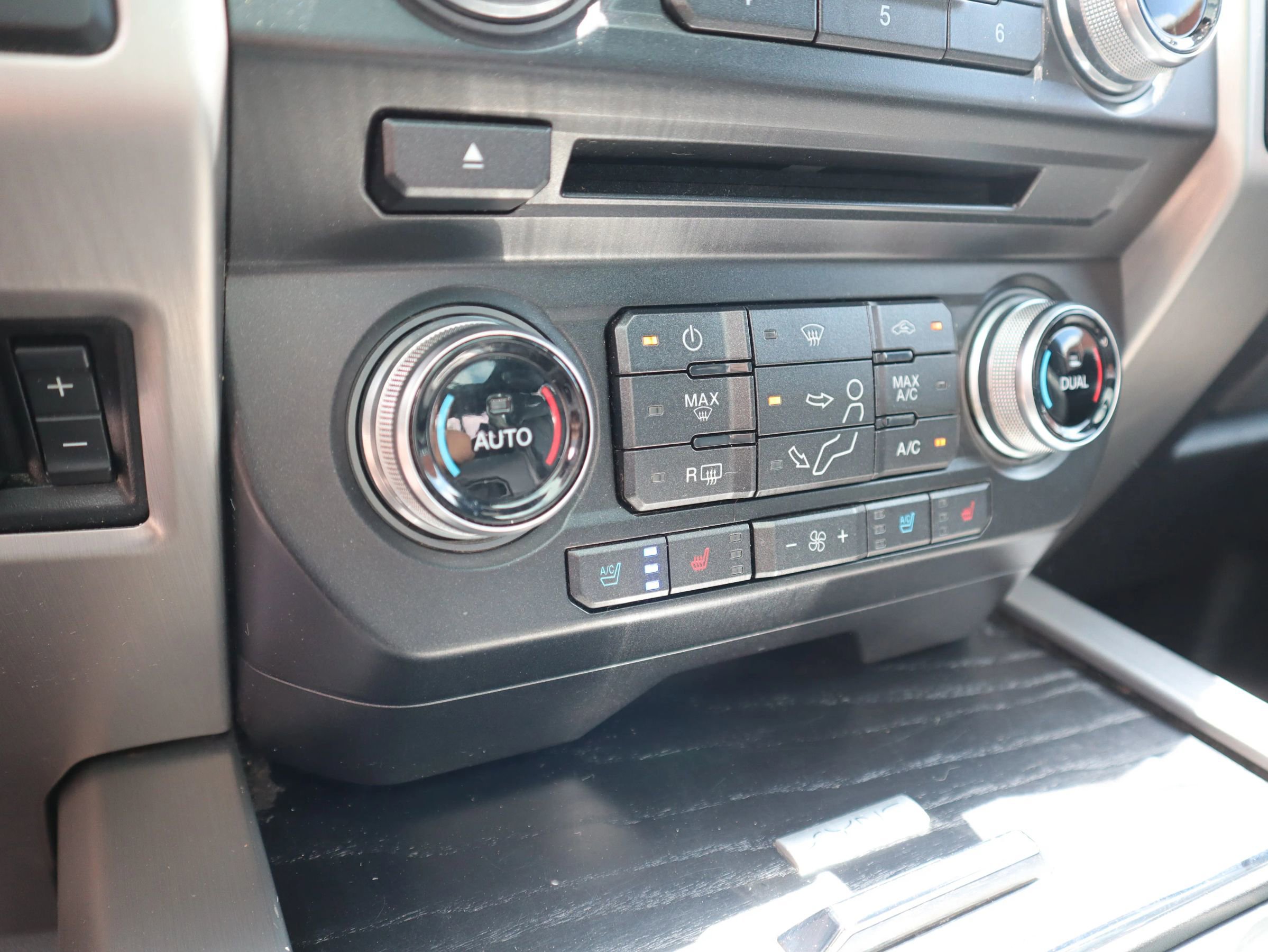 Used 2018 Ford F250 Platinum w/ Platinum Ultimate Package image 19