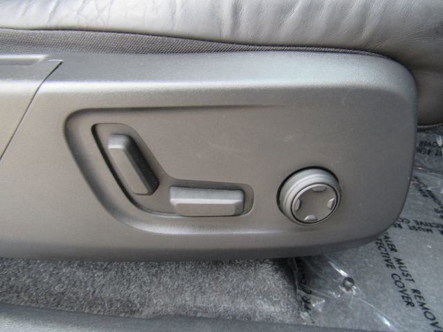 Used 2022 Volvo XC40 P8 Recharge Plus image 20